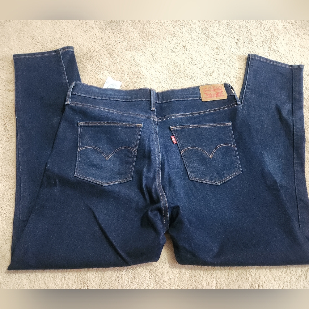 Levi's Slimming Skinny Jeans